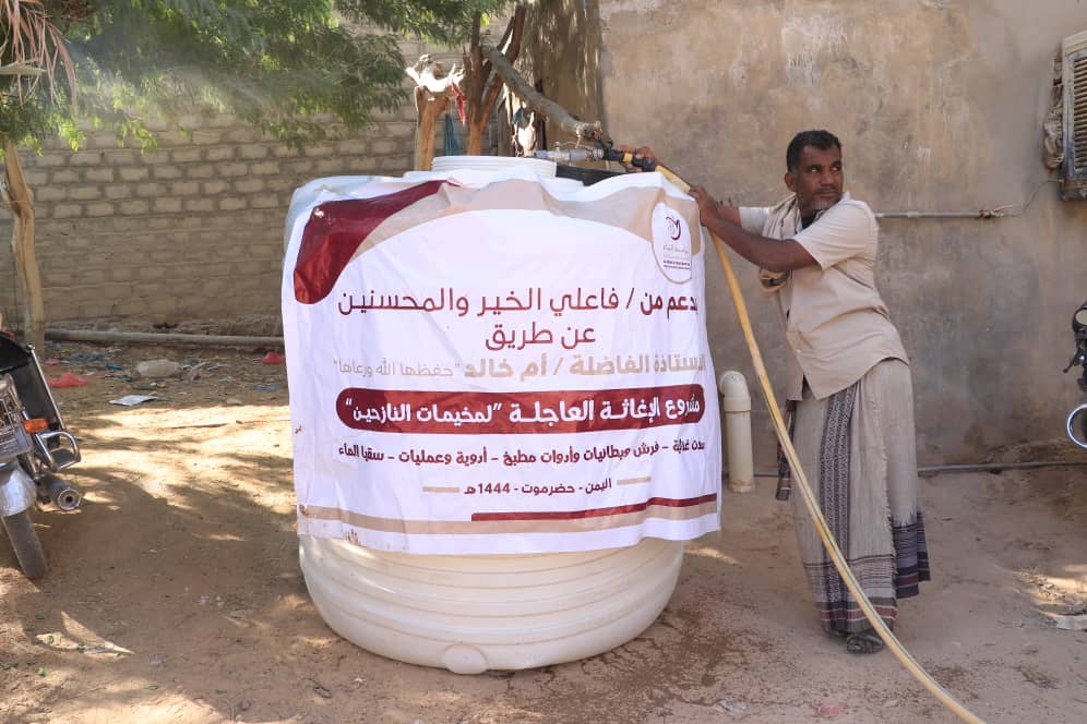مشروع توفير خزانات ماء للنازحين في المخيمات